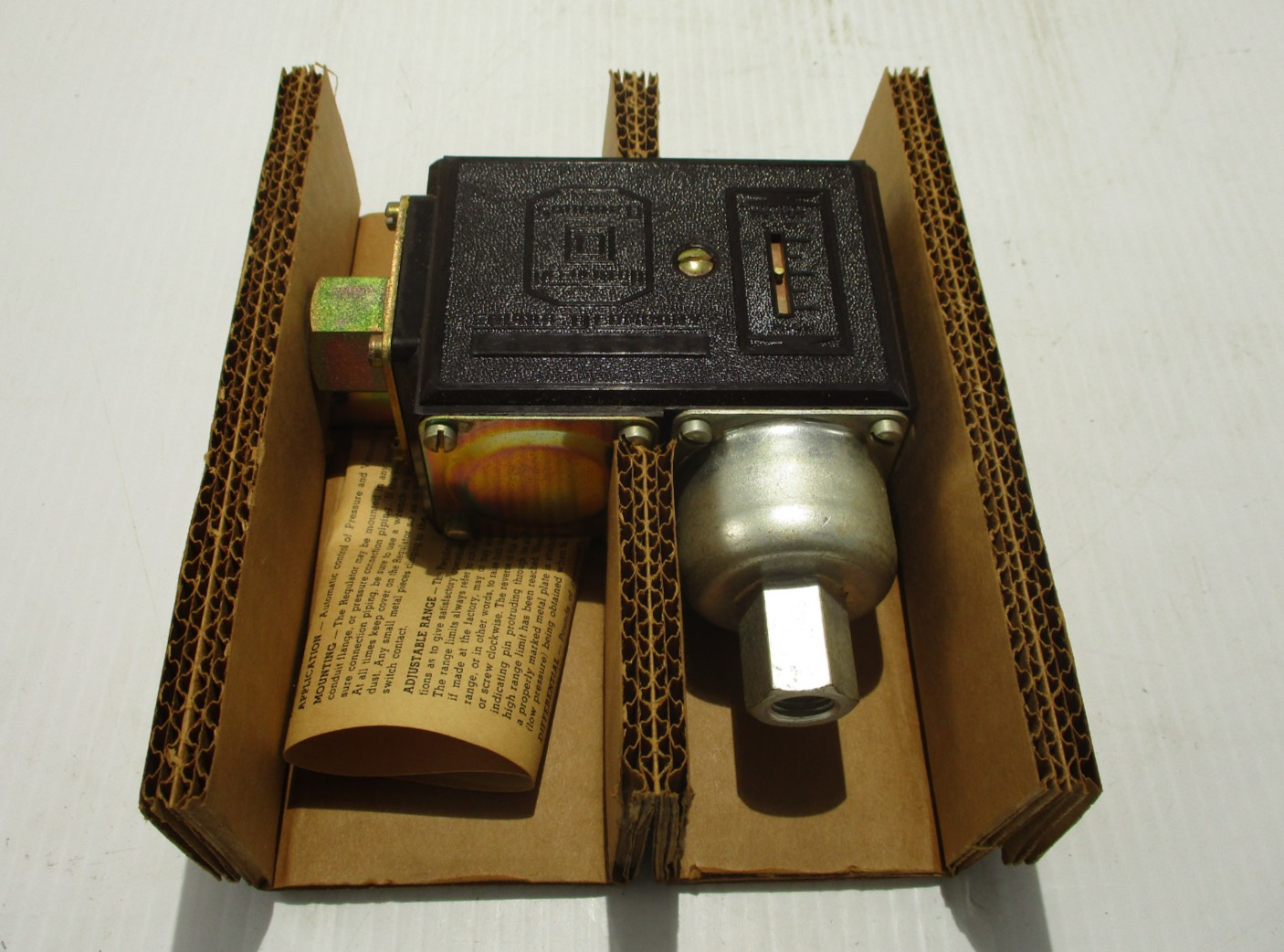 NEW SQUARE D 9012-FLG1 PRESSURE SWITCH