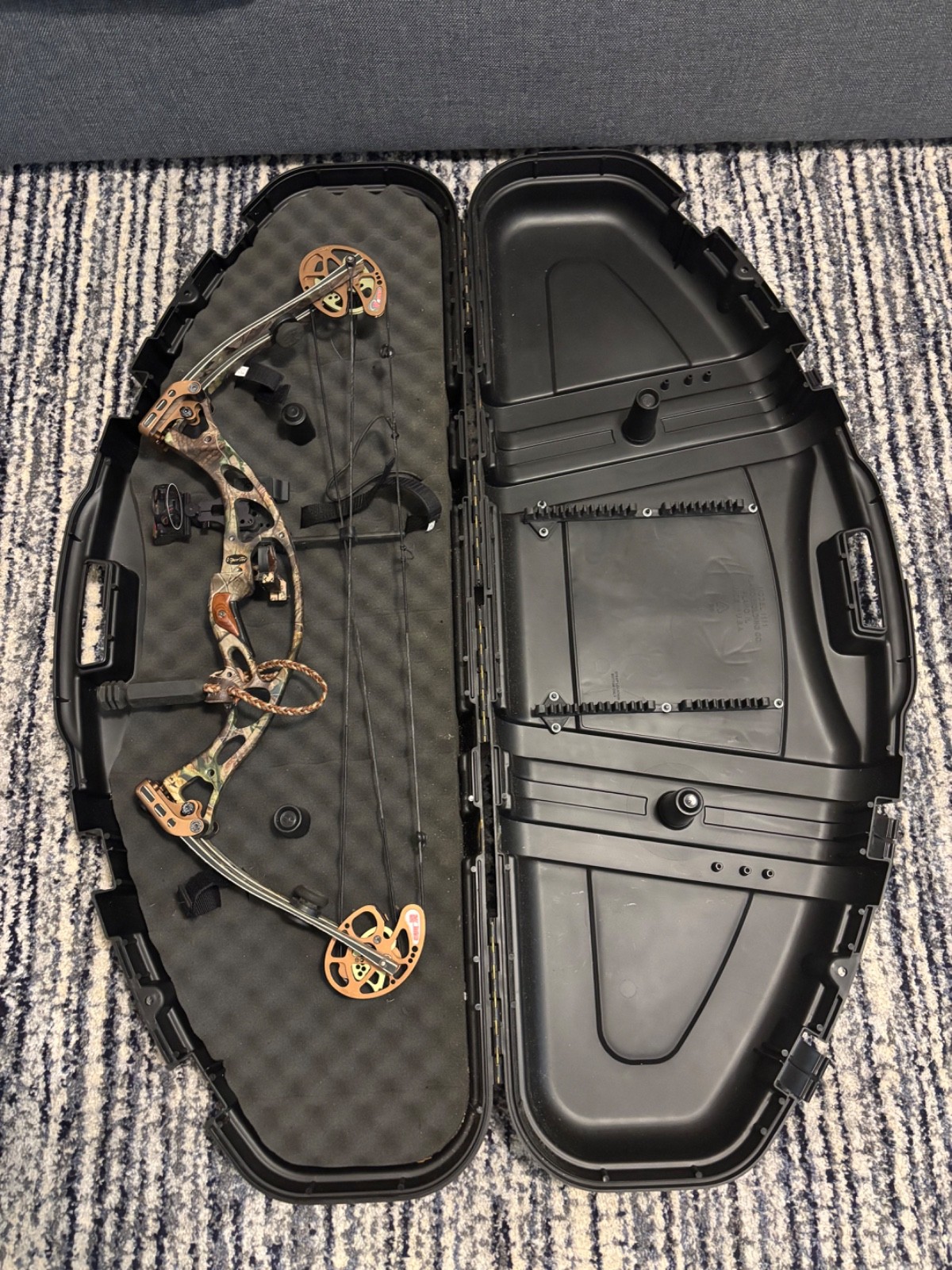 Hoyt Vipertech X compound hunting bow right hand
