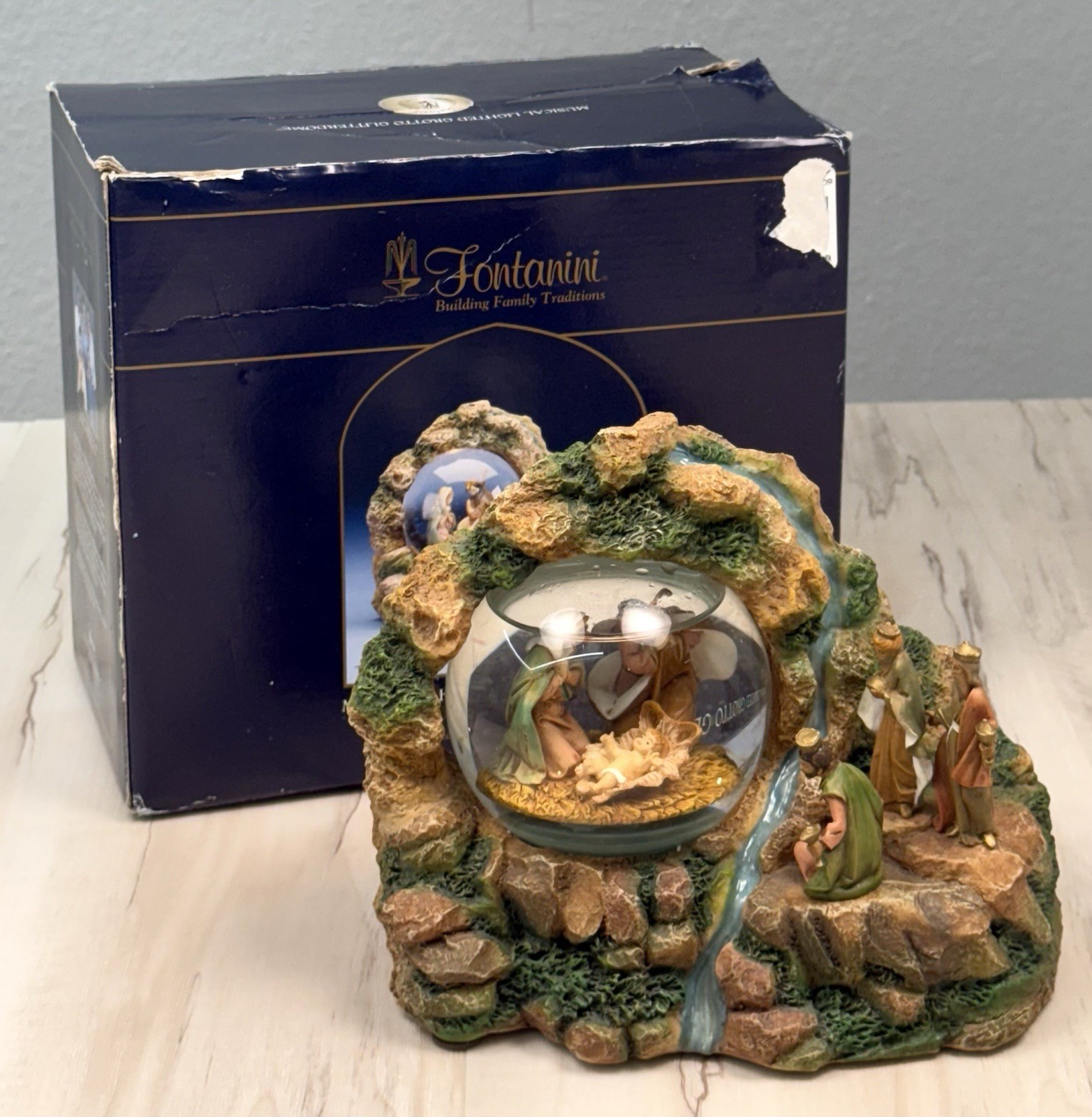 2008 FONTANINI Roman Inc MUSICAL LIGHTED GROTTO GLITTERDOME Nativity + Box 66143