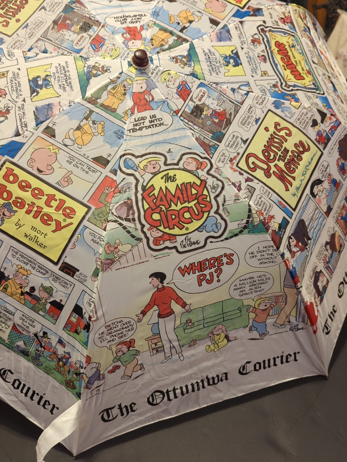 Comic Strip Print Umbrella Dennis Menace Family Circus Hagar White Ottumwa IA 38