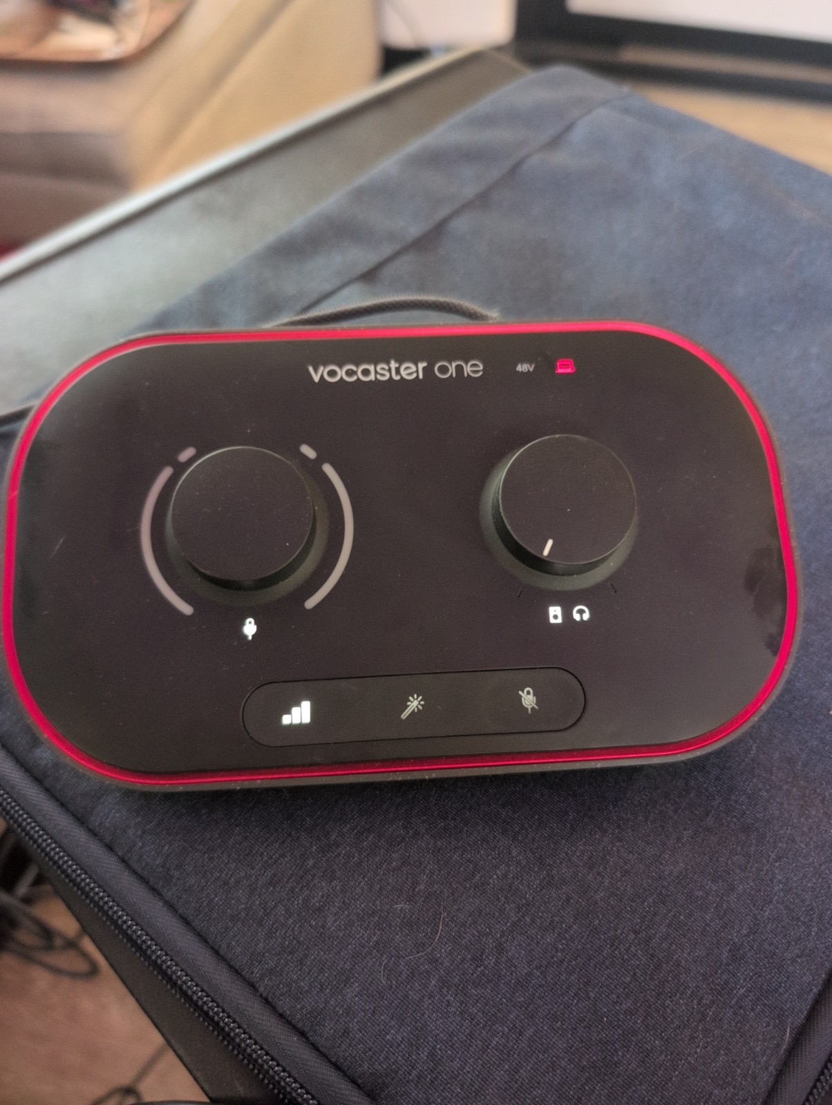 Vocaster One — Podcasting Interface for Recording as a Solo Creator. Use Auto Ga