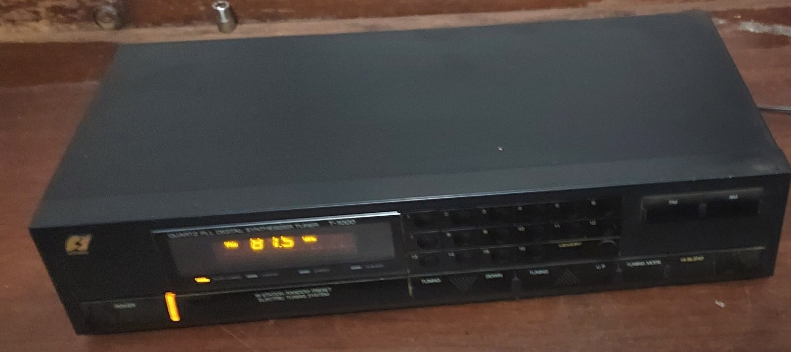 Sansui T-1000L Quartz PLL Digital Synthesizer Tuner. Good Condition