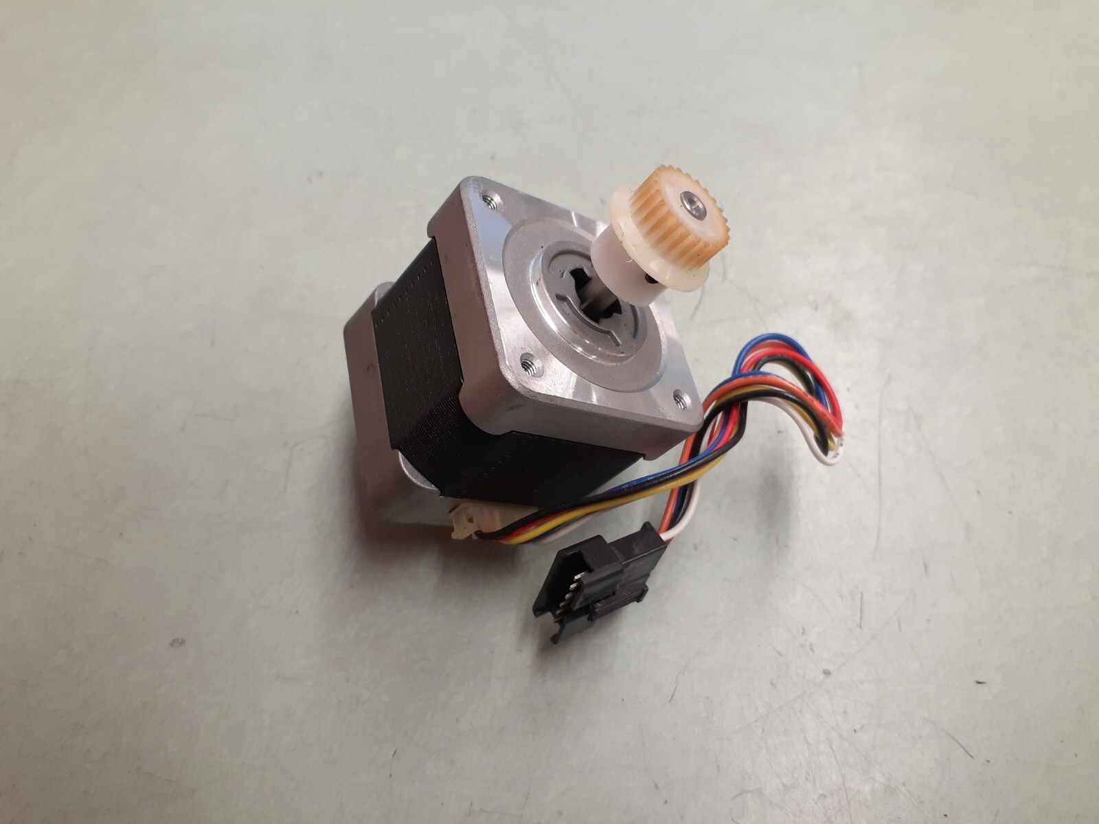 Sanyo 103H548-0111 Stepper Motor 08207