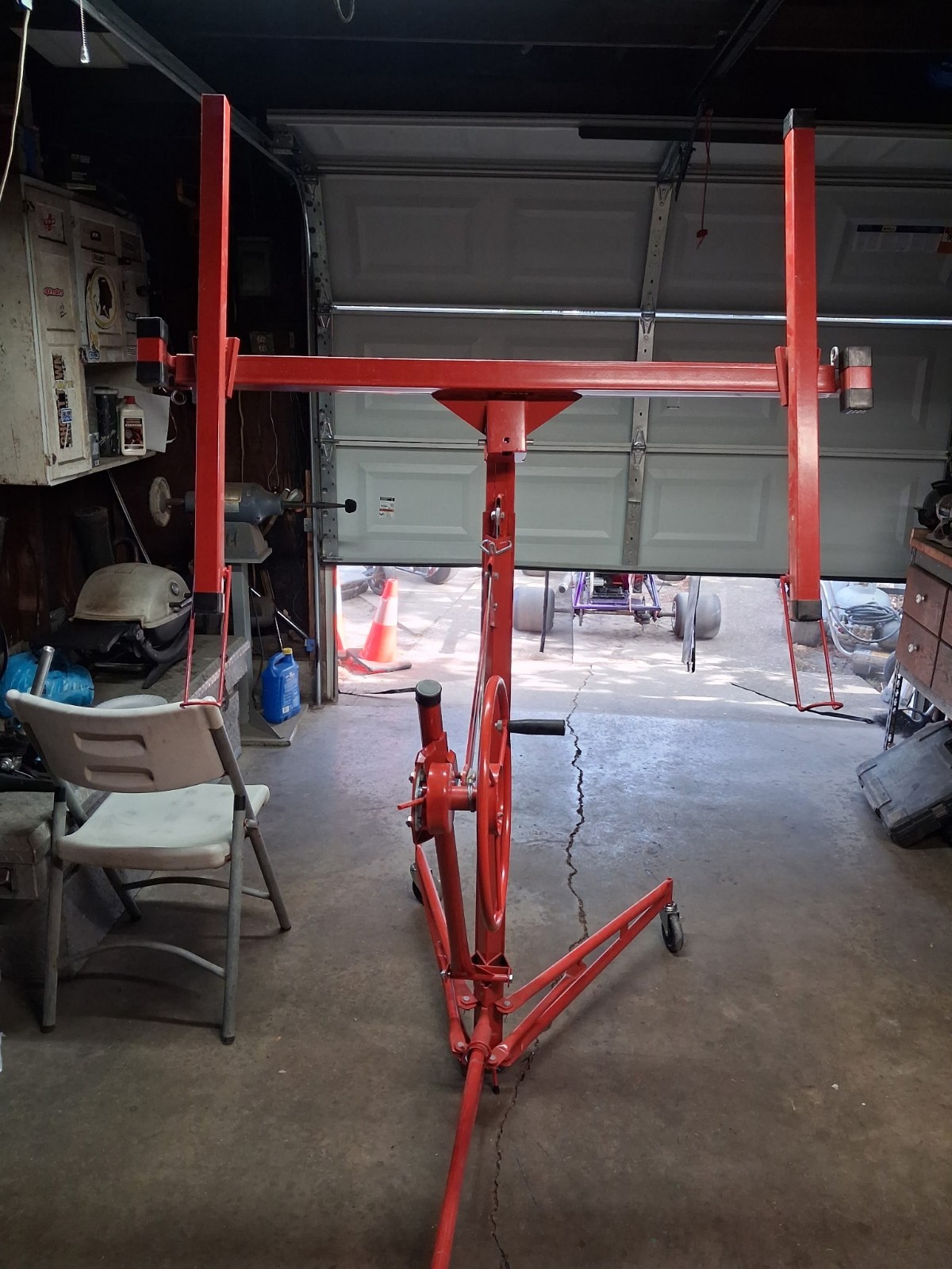 Red Drywall Lift Panel Hoist Construction Tool