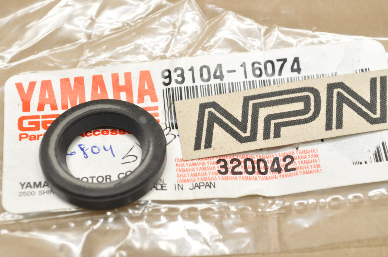 NOS Yamaha WR250 YZ125 YZ250 Cylinder Oil Seal 93104-16074