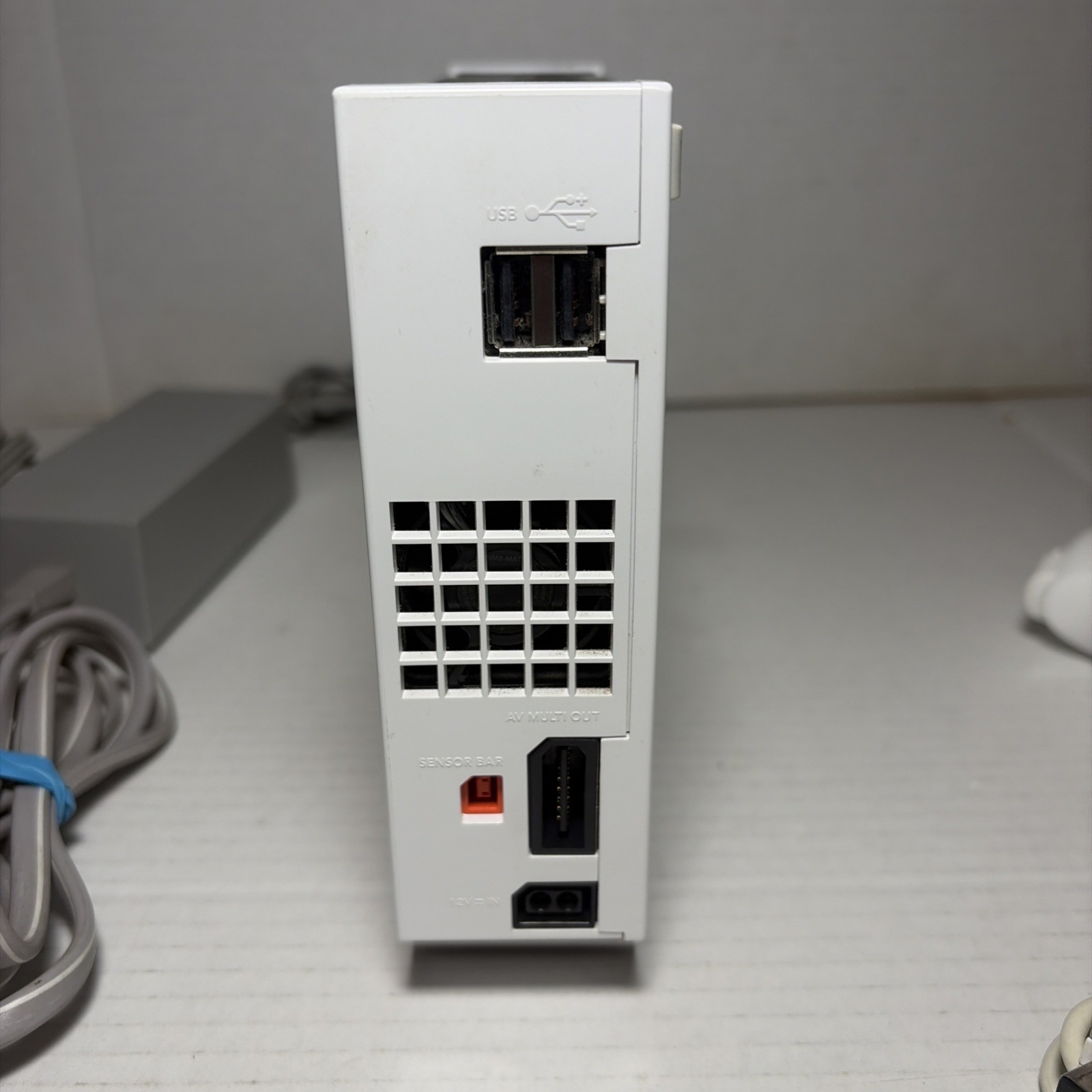 Nintendo Wii Video Game Console Working With Cables, 1 Controller. Read