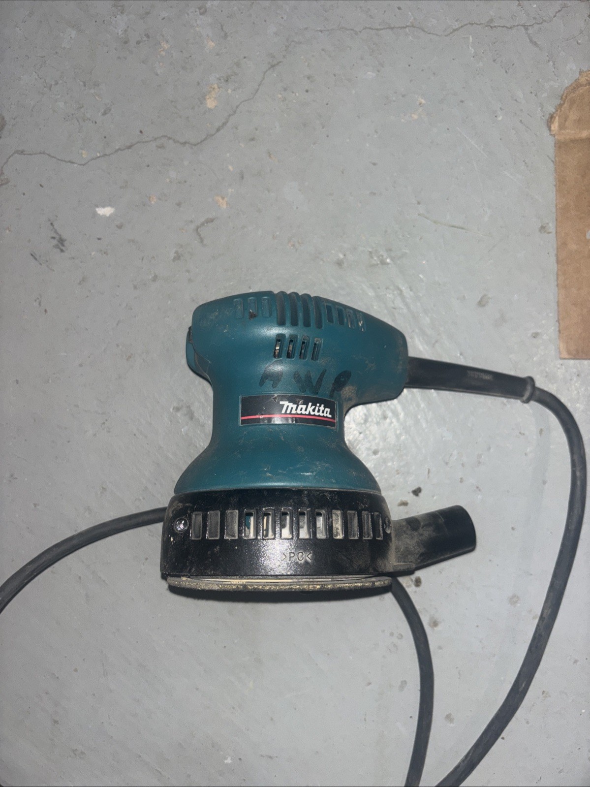 Makita BO5010 corded orbital sander