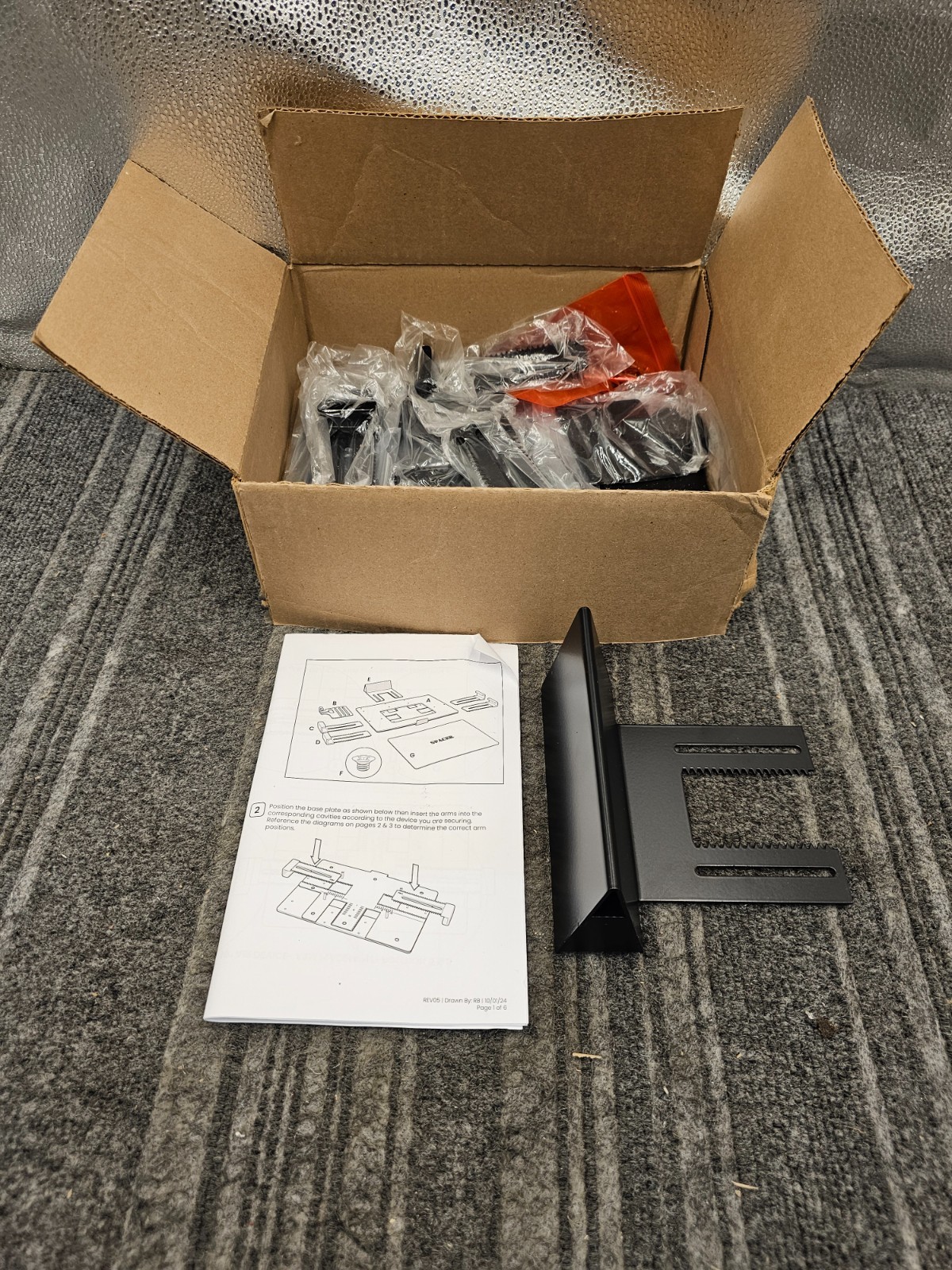 ONQ 24199-KIT-BR01-R1 Adjustable MacBook Bracket Black Heavy Duty