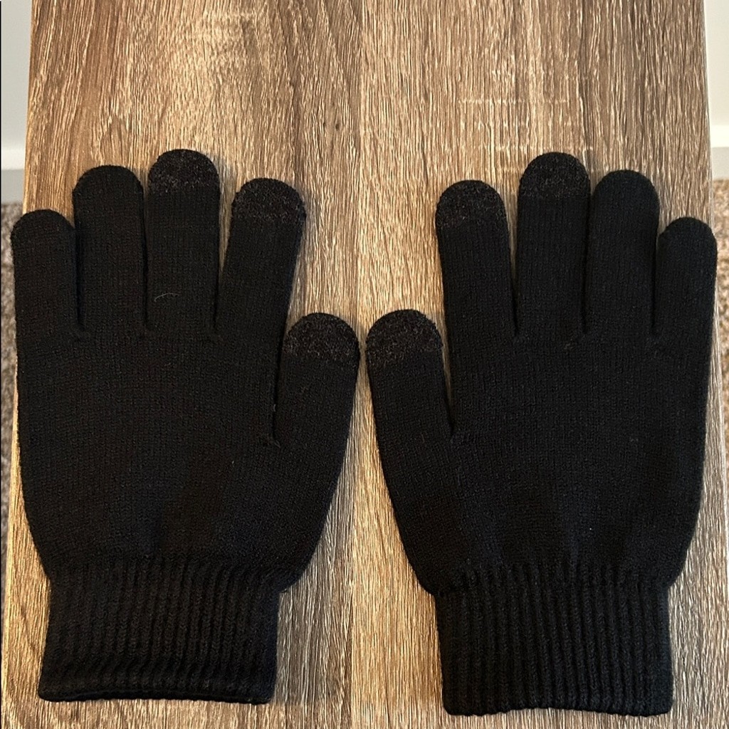 Legendary Whitetails Black and Gray Knit Gloves Set