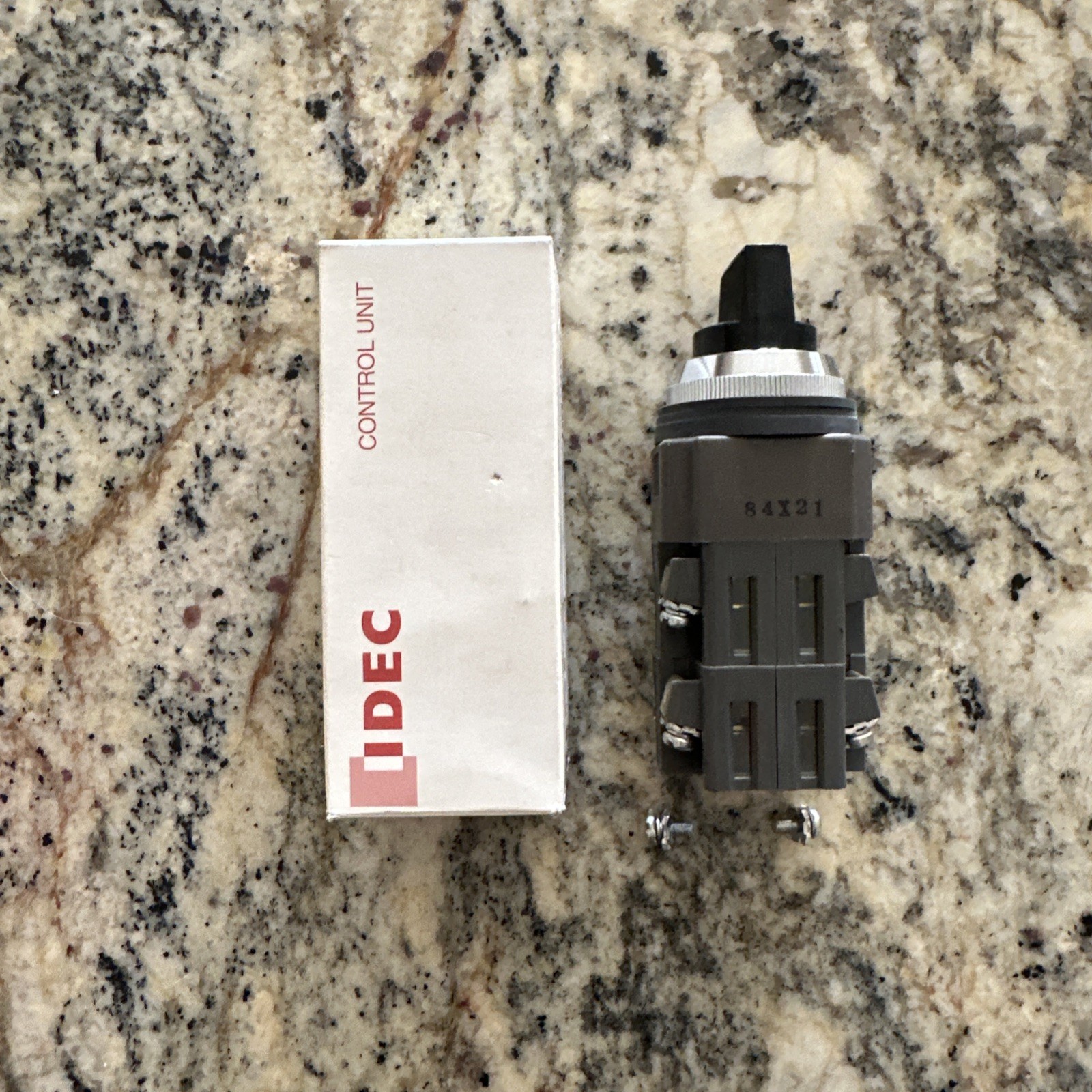 New IDEC ASN3322N Selector Switch NEW + FAST SHIPPING