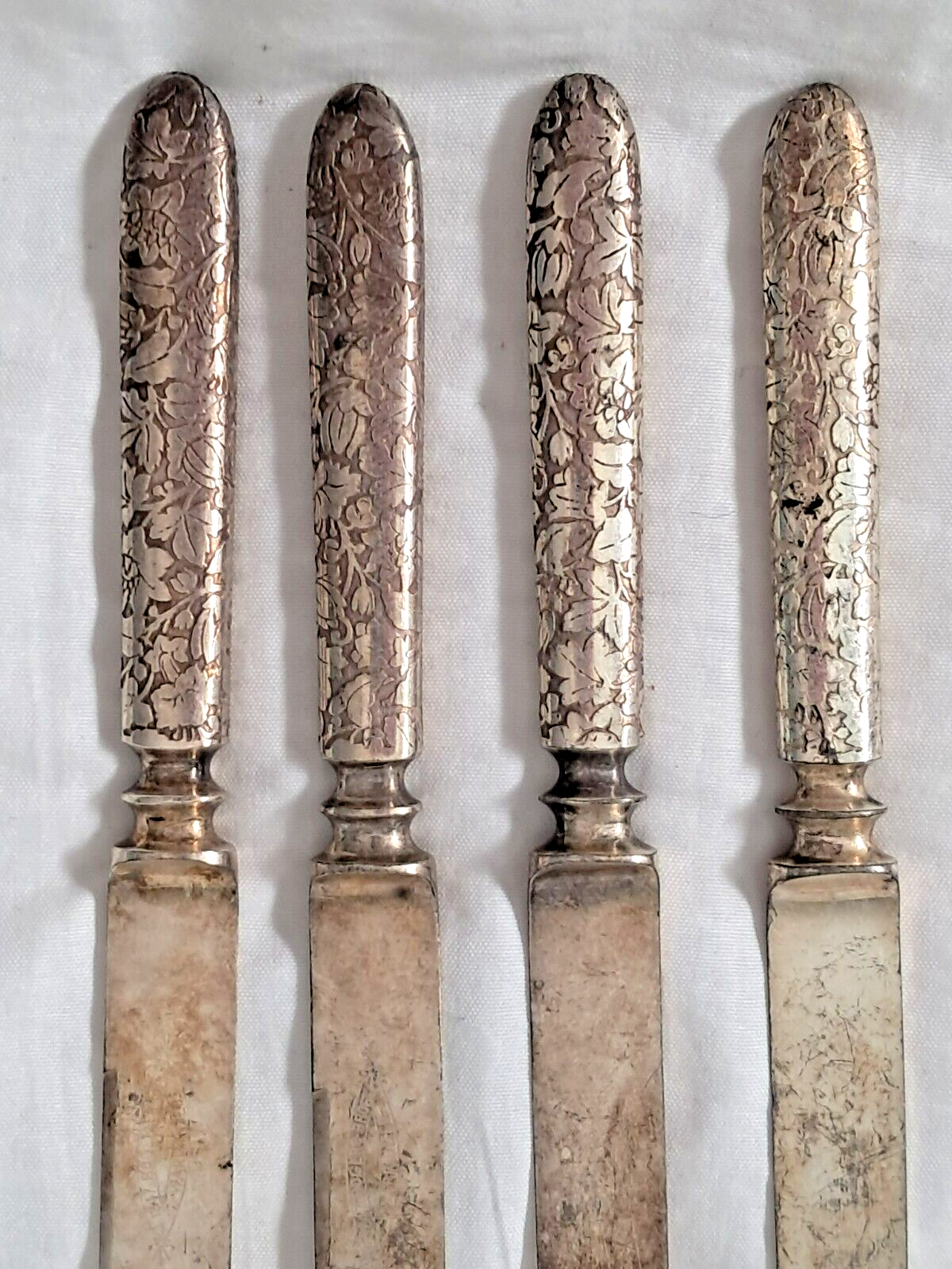 Vintage Set Four 1847 Rogers Bros Warranted Leaf Pattern Handle Cheese Knife