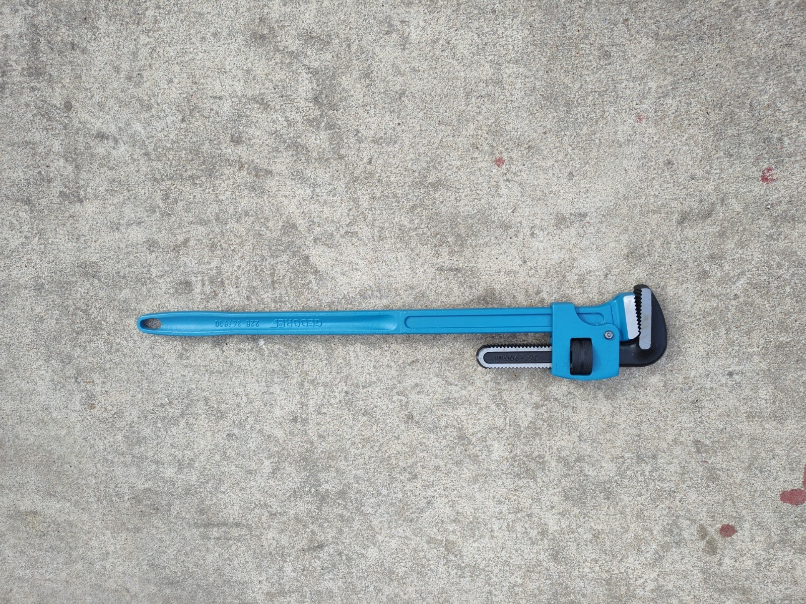 Gedore 225 36 36 In L 3 1/2 In Cap. Alloy Steel Straight Pipe Wrench