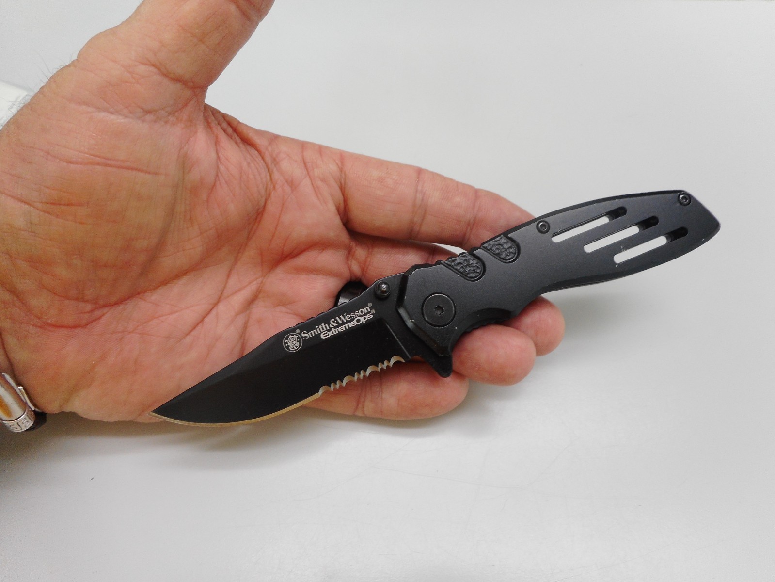 Smith Wesson ExtremeOps Pocket Knife Liner Lock Combo Edge Blade SWA24S