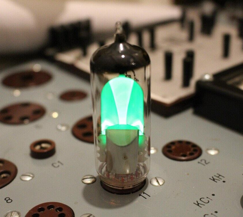 1X 6E1P / EM80 / 6BR5 Used Tested Working Good 90-100% Brightness Magic Eye Tube