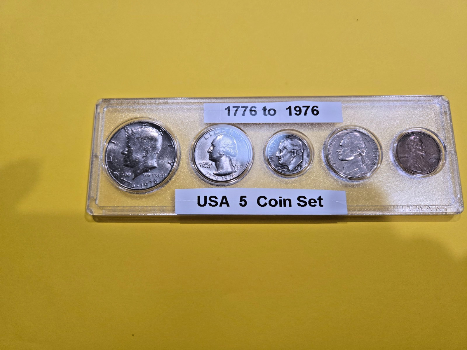 1776-1976 (200 Years) Bicentennial Mint Set 5 Coins in Plastic Case -CIR- XF