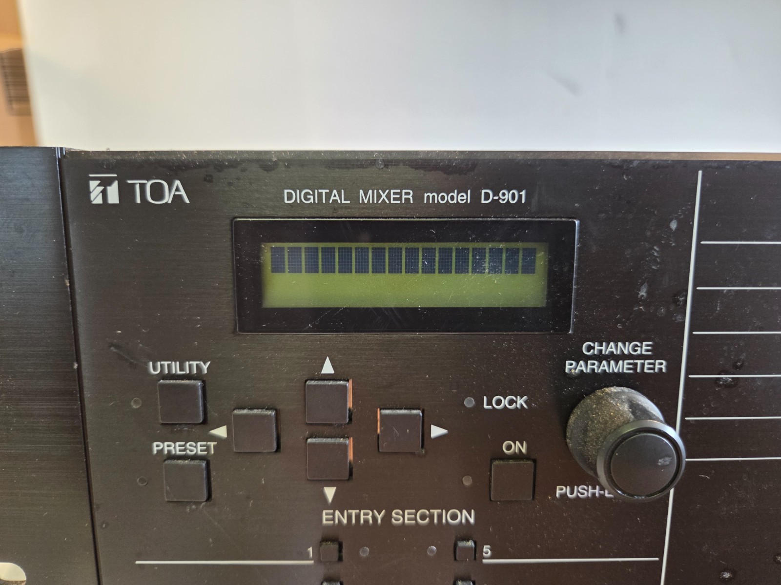 TOA D-901 Digital Matrix Mixer DSP 8 XLR Inputs 4 XLR Outputs Tested Working