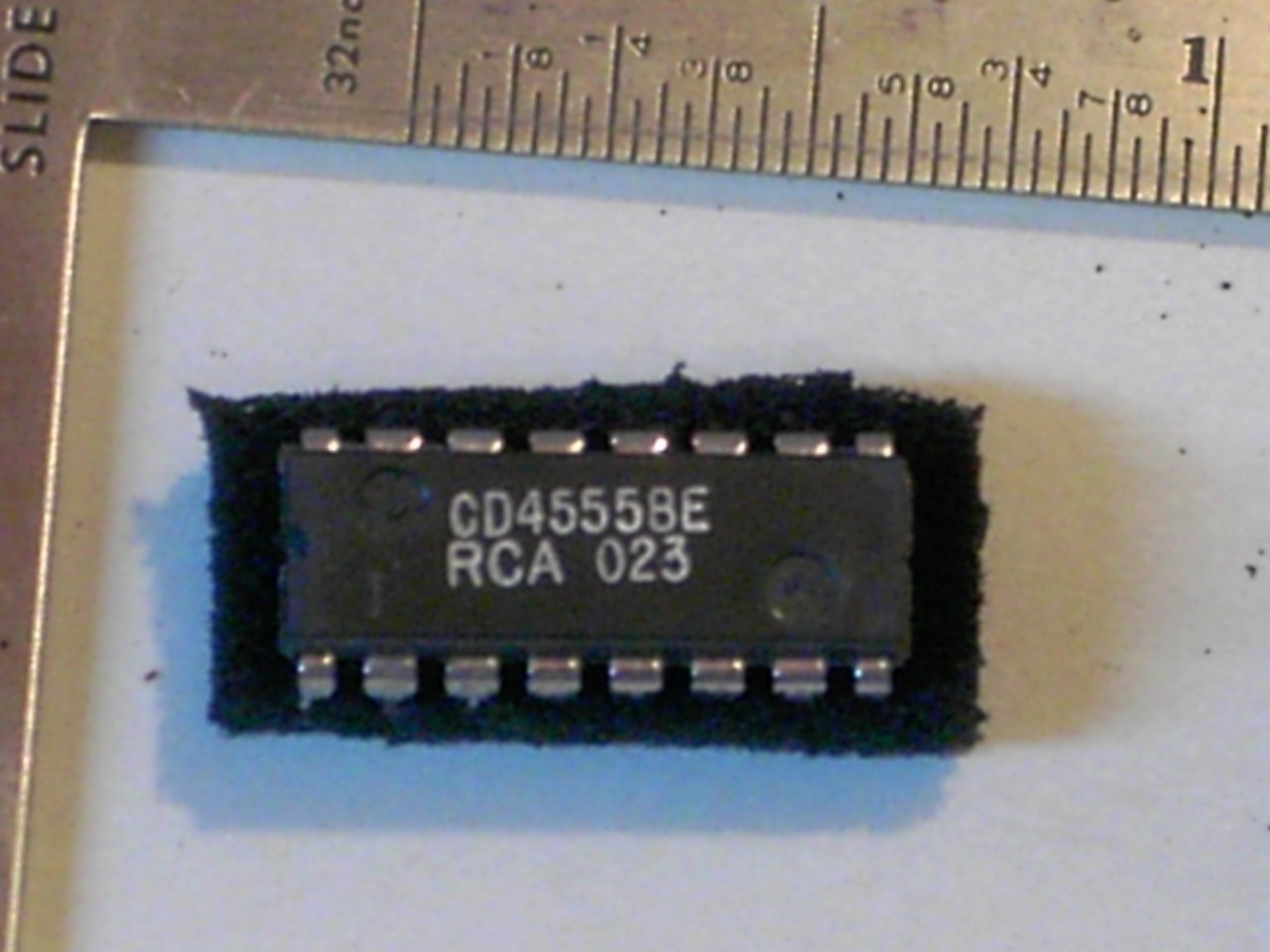 CD4555 Dual Binary 1 of 4 Decoder Low Value