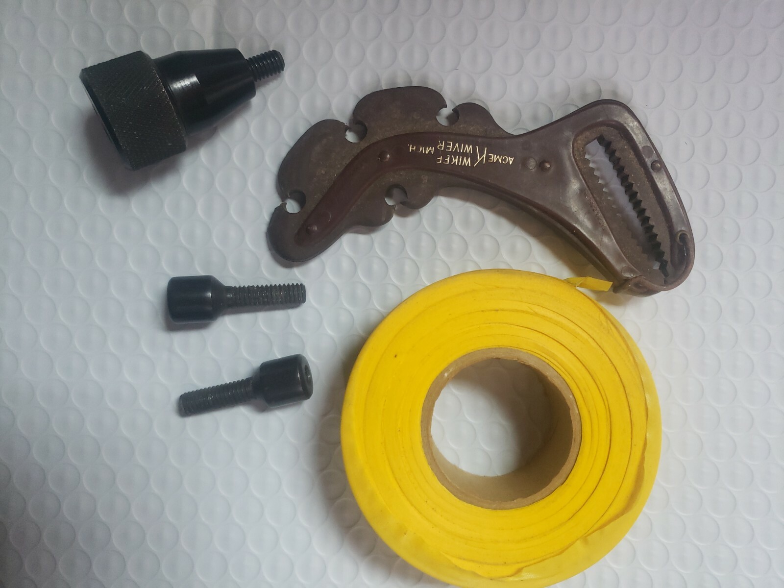 MISC ARCHERY BOW & ARROW TAPE KWIVER STABILIZER STUDS