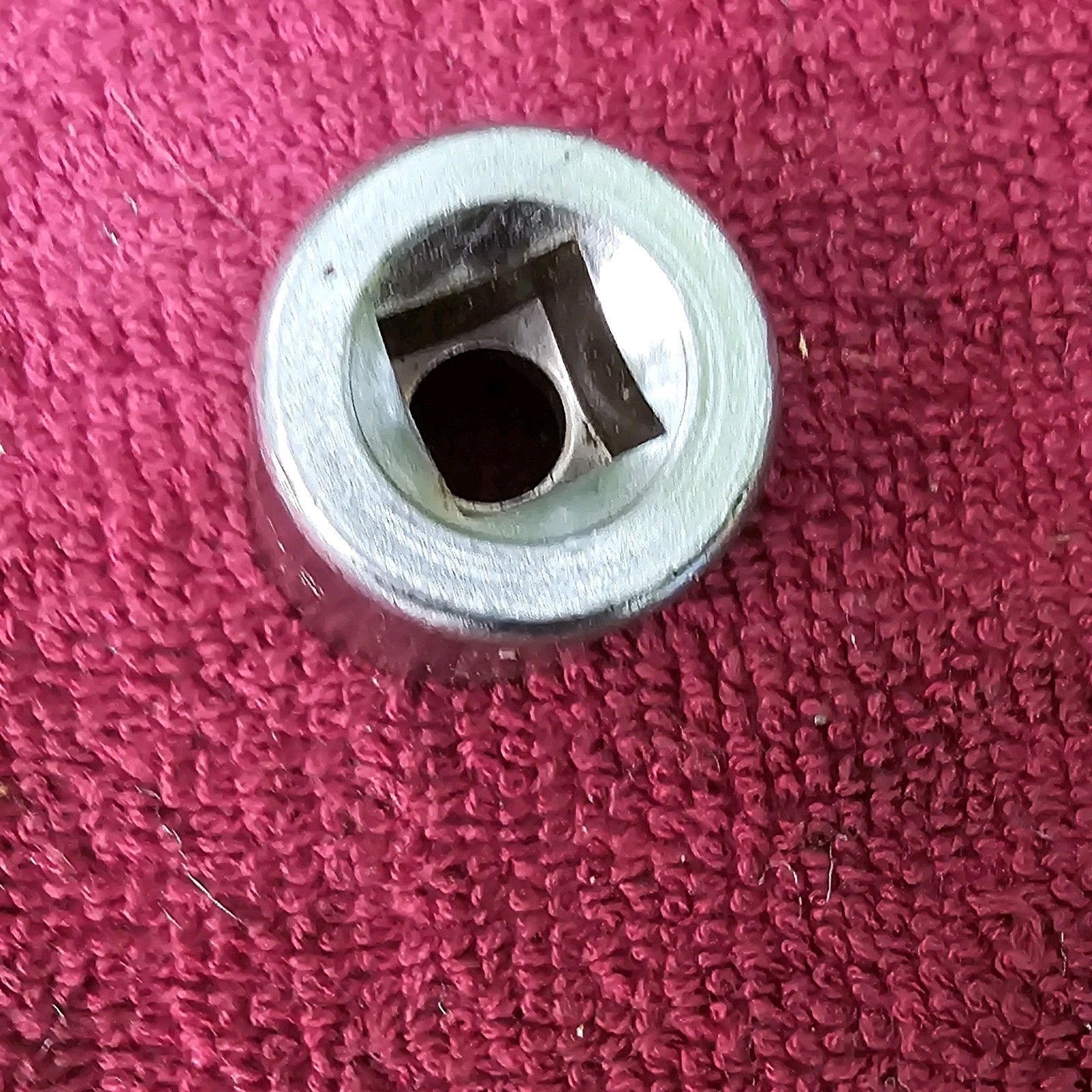 SRI-LANKA Socket 11/16" 3/8" Dr. 6 Pt.