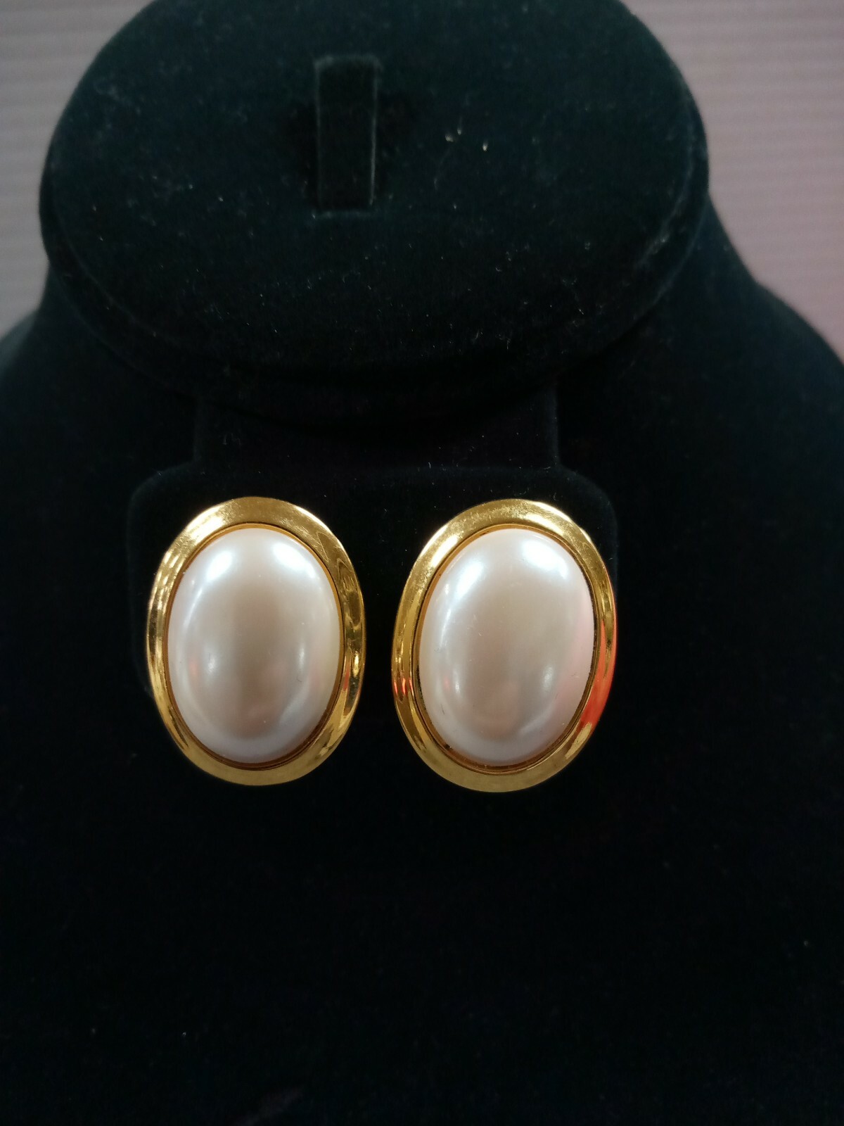 Vintage Faux Pearl Cabochon Goldtone Clipon Earrings (FC 43/3 D368)