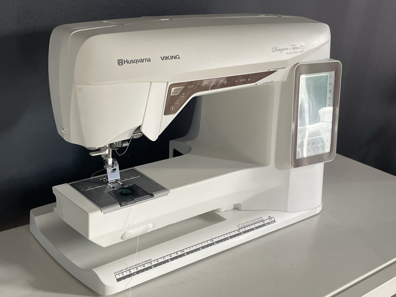 Husqvarna Viking Designer Topaz 40 Sewing & Embroidery Machine Tested Works