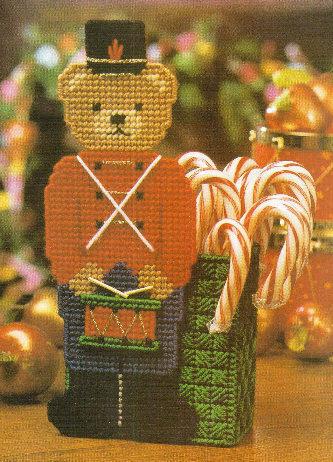 TAPPING TEDDY BEAR CANDY HOLDER CHRISTMAS PLASTIC CANVAS PATTERN INSTRUCTIONS