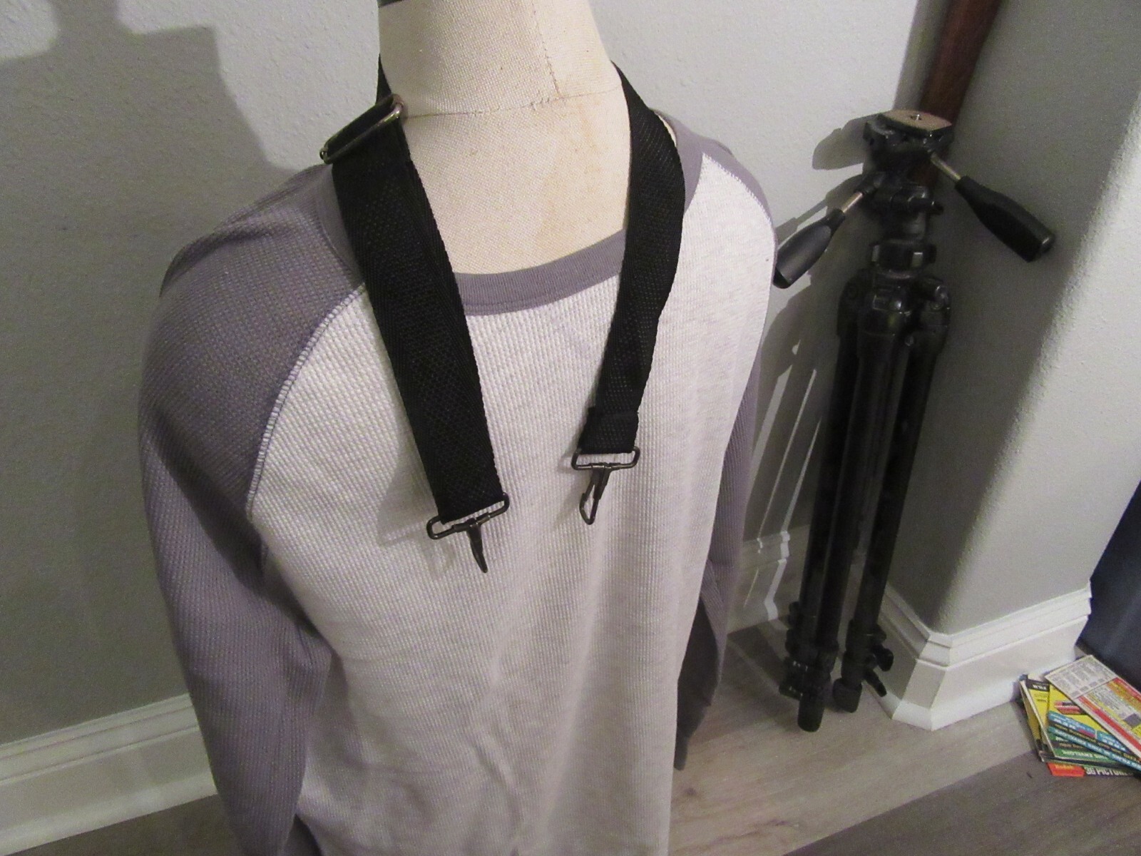 Nice Used Non-Hippie Boring Solid Black Camera Strap Looks Nice Good Condition