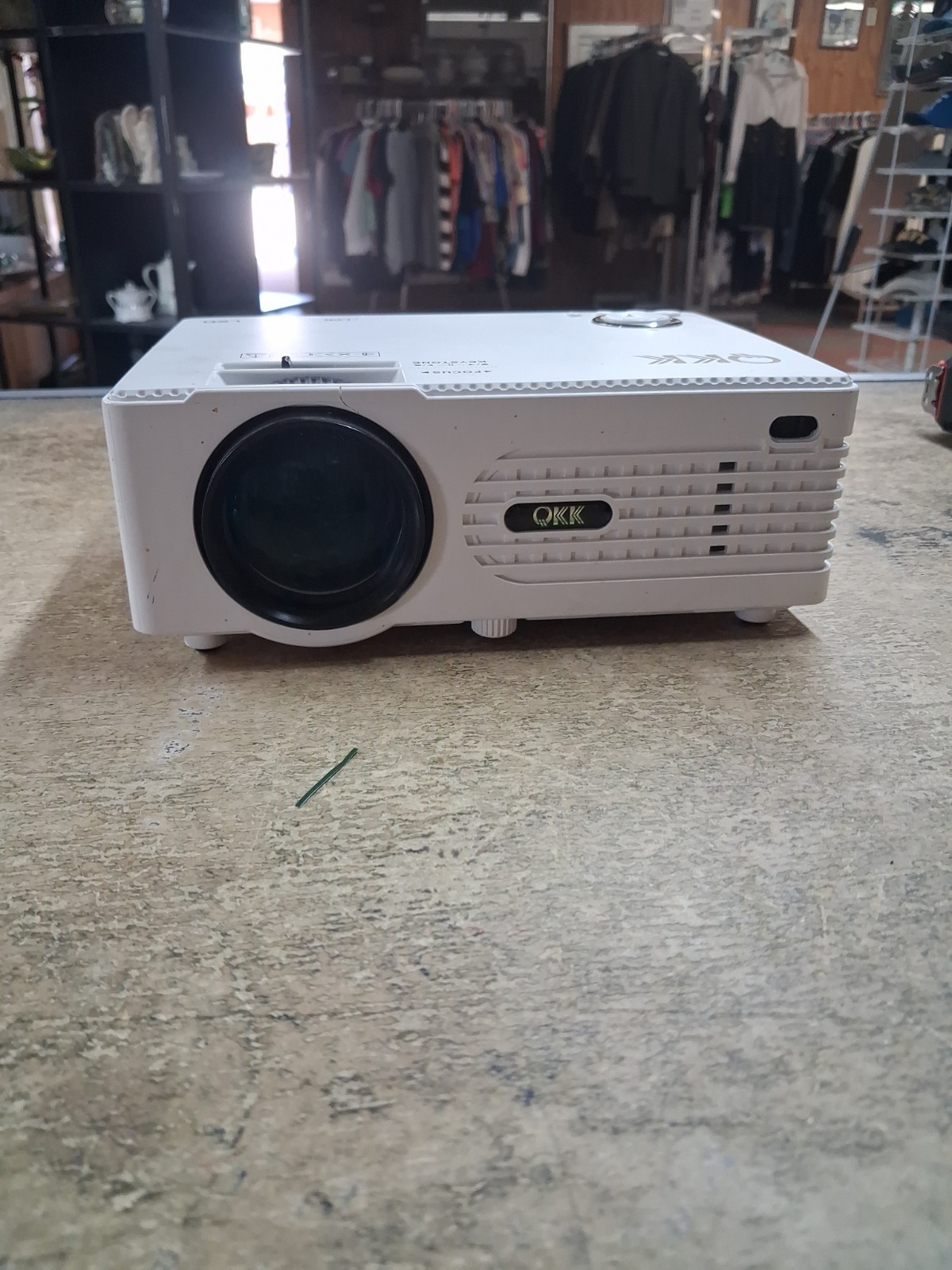 QKK Projector Mini Projector Full HD 1080P Portable Home Theater Video Projector