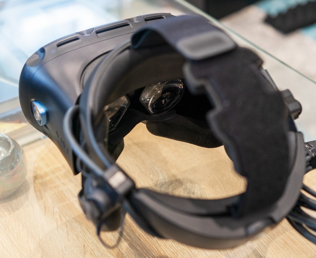 HTC VIVE Cosmos Elite Virtual Reality VR Headset + Main Cable