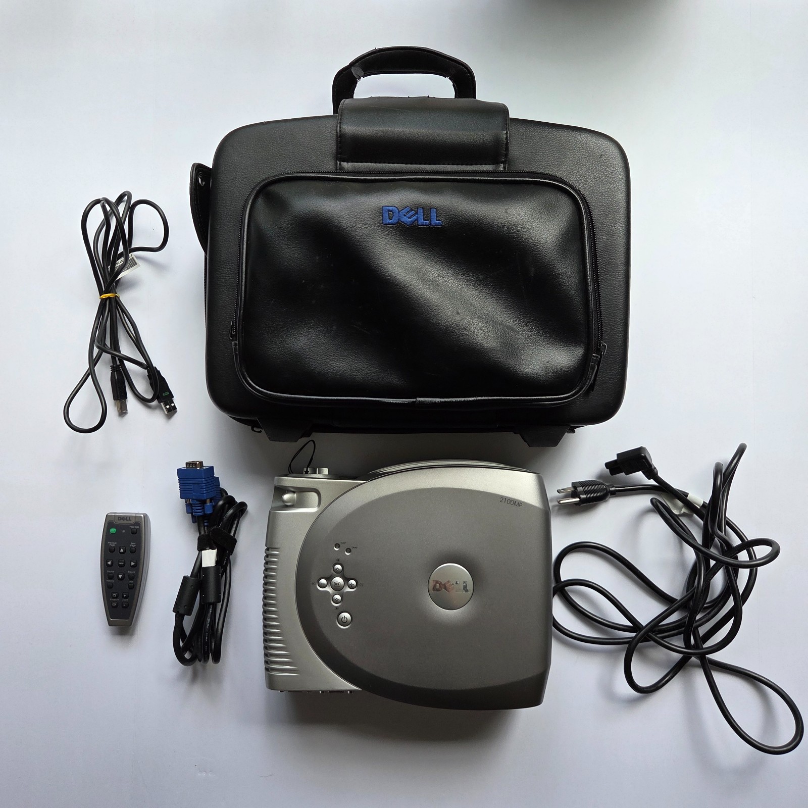 Dell 2100MP DLP Front Projector with Case Remote Cables