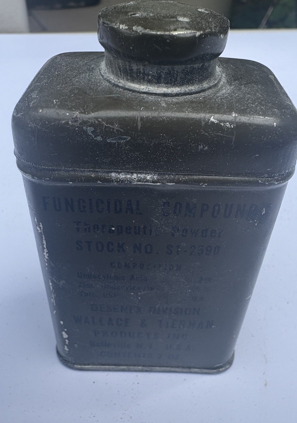 Vietnam  Military Green Tin Fungicidal Foot Powder Wallace & Tiernan Belleville