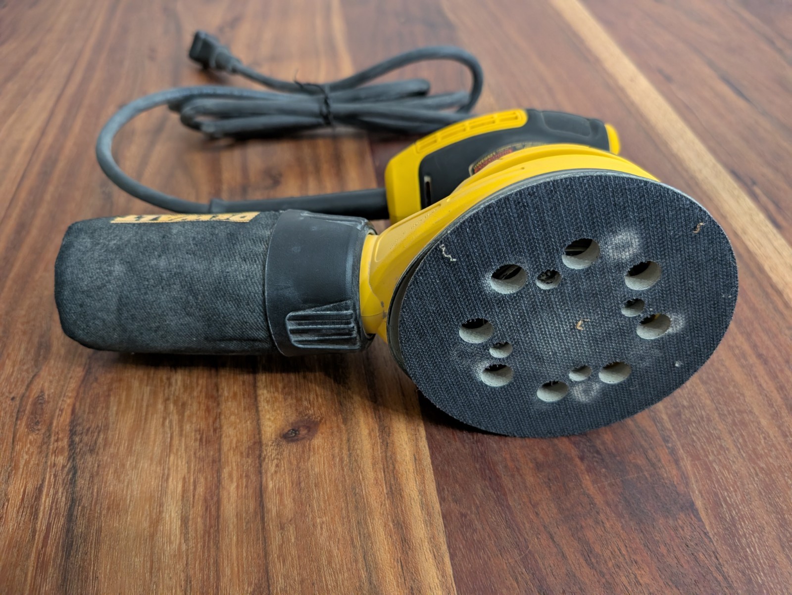 DEWALT DWE6421 5" Random Orbit Palm Sander 3 Amp Corded Hook & Loop Tested