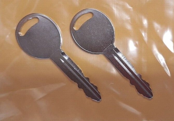 01 To 100 Pair of Keys For Snug-Top tonneau cover. cut to your key code.