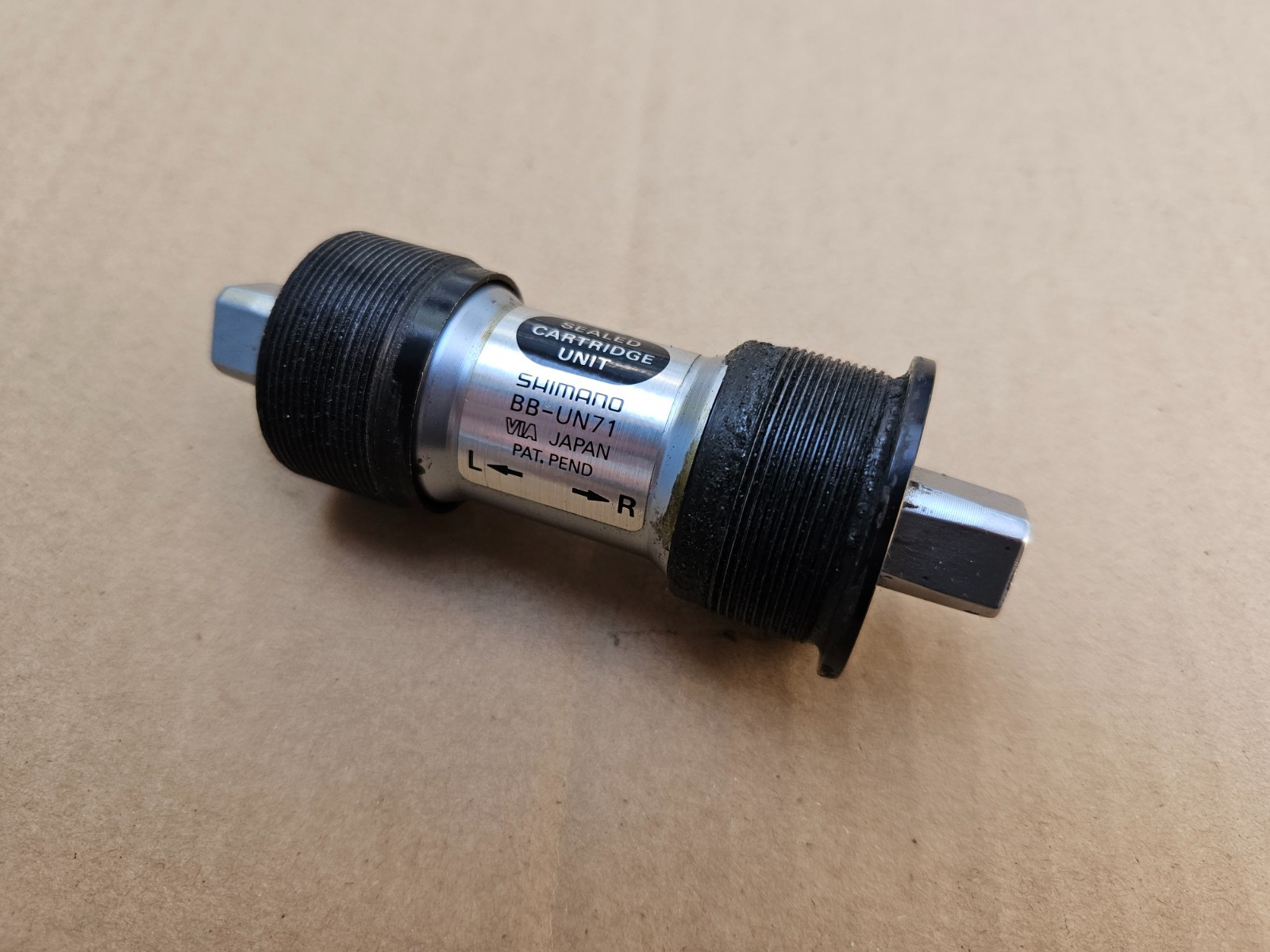 Shimano XT BB-UN71 73mm x  107mm Cartridge Bottom Bracket *slight wobble in axle