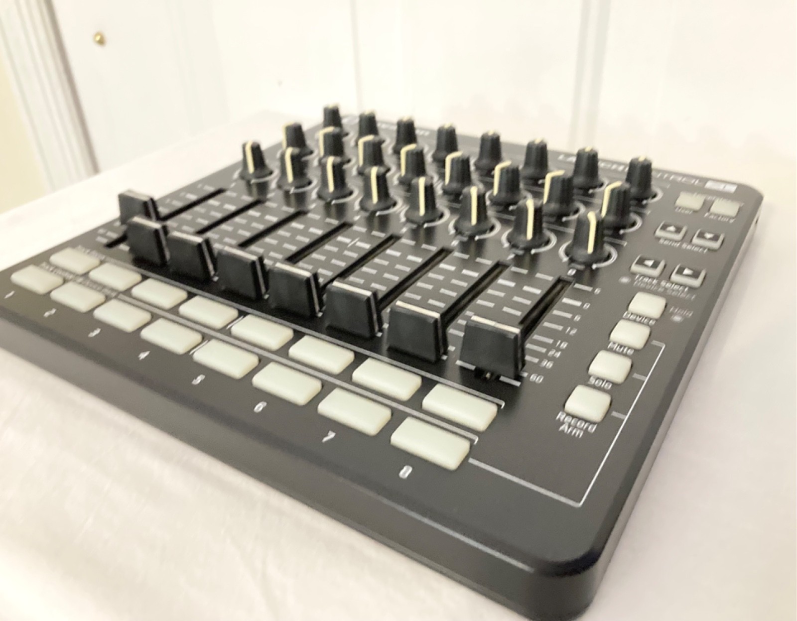 Novation LAUNCH CONTROL XL MK2 USB MIDI DAW Controller Ableton Live Works Great!