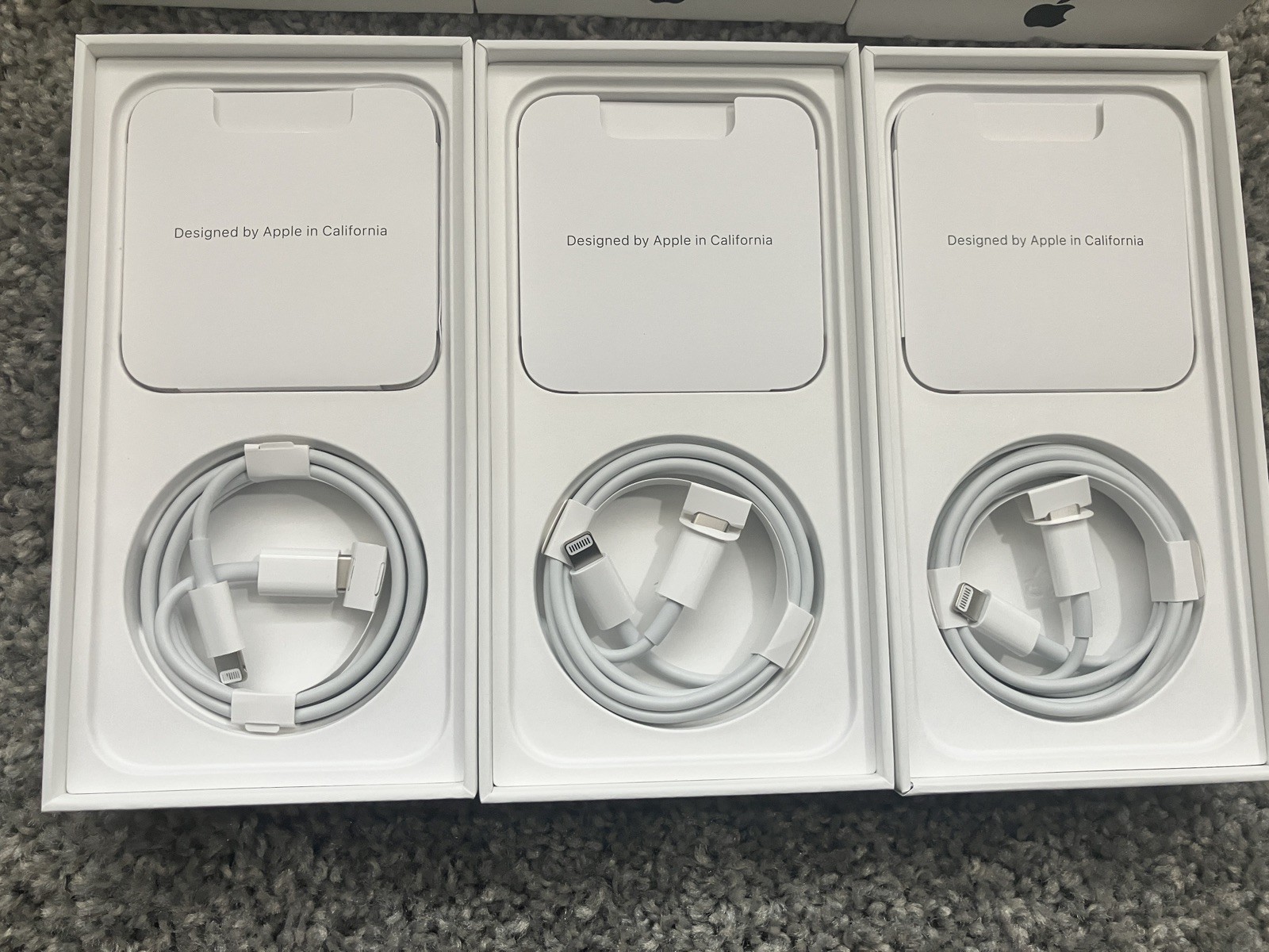 Retail Box for Apple iPhone 13 with Lightning to C Cable