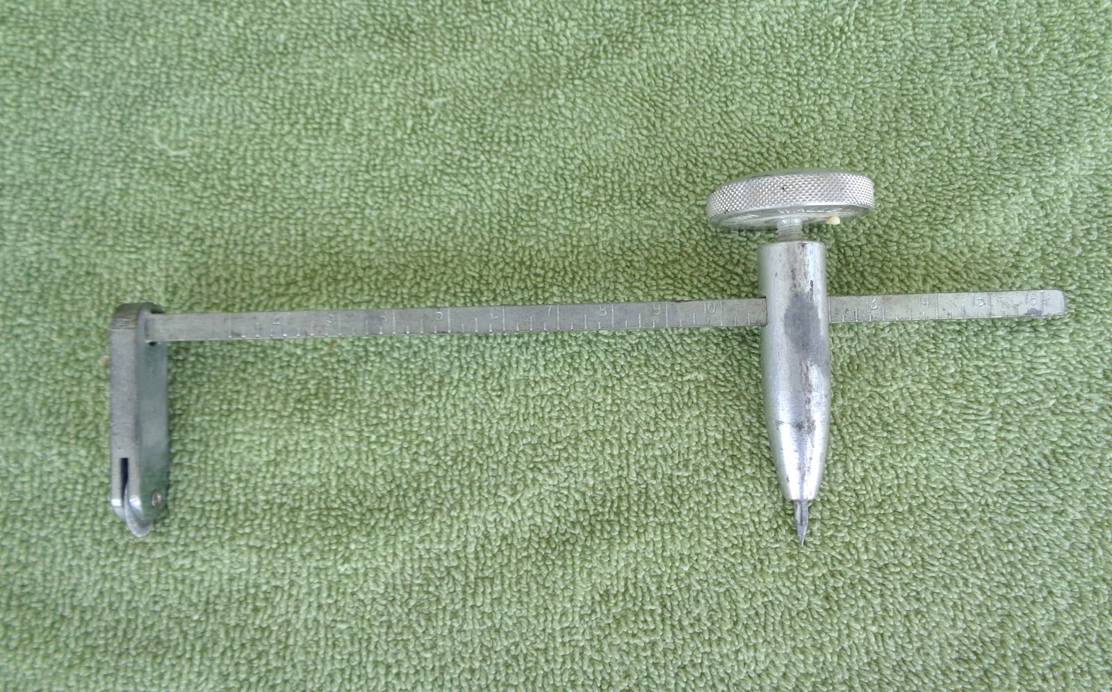 Wallboard Tool Co- Drywall Compass Circle Cutter- 1" to 16"