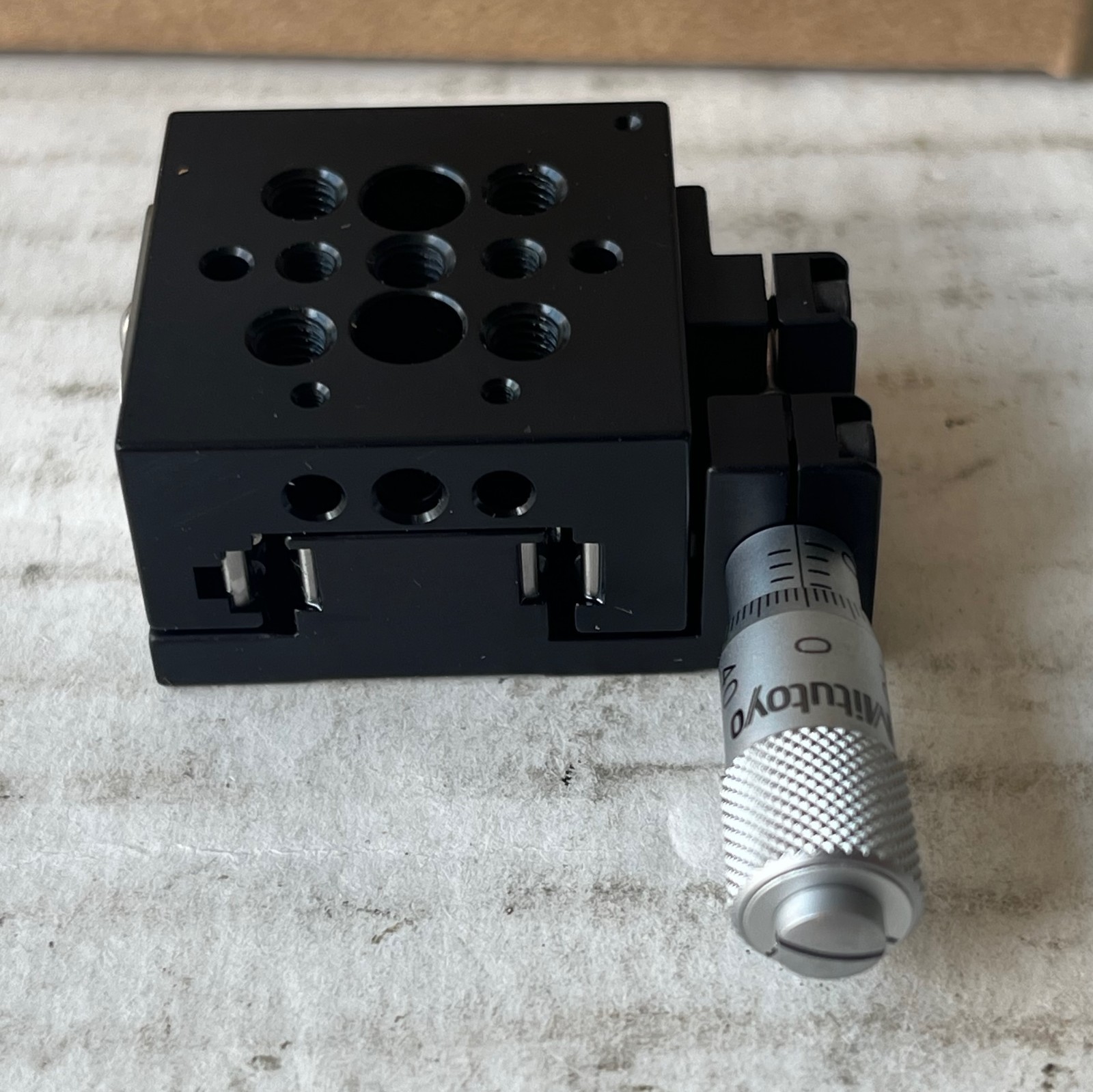 ThorLabs Small Single-Axis Stage w/Mitutoyo Metric Micrometer Head (mdl# MS1S/M)