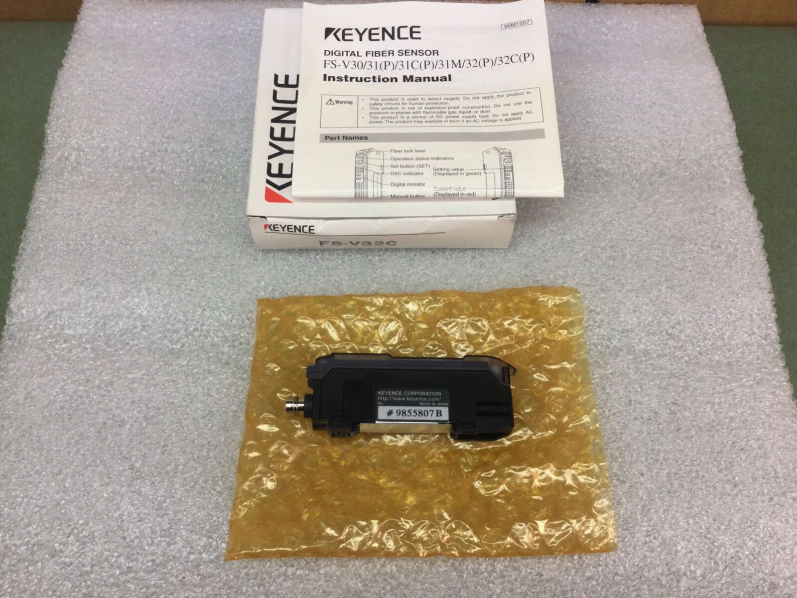 KEYENCE FS-V32C FIBER OPTIC SENSOR NEW IN BOX