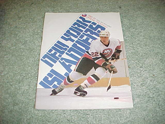 1982 New York Islanders v Pittsburgh Penguins Hockey Program Mike Bossy Cover