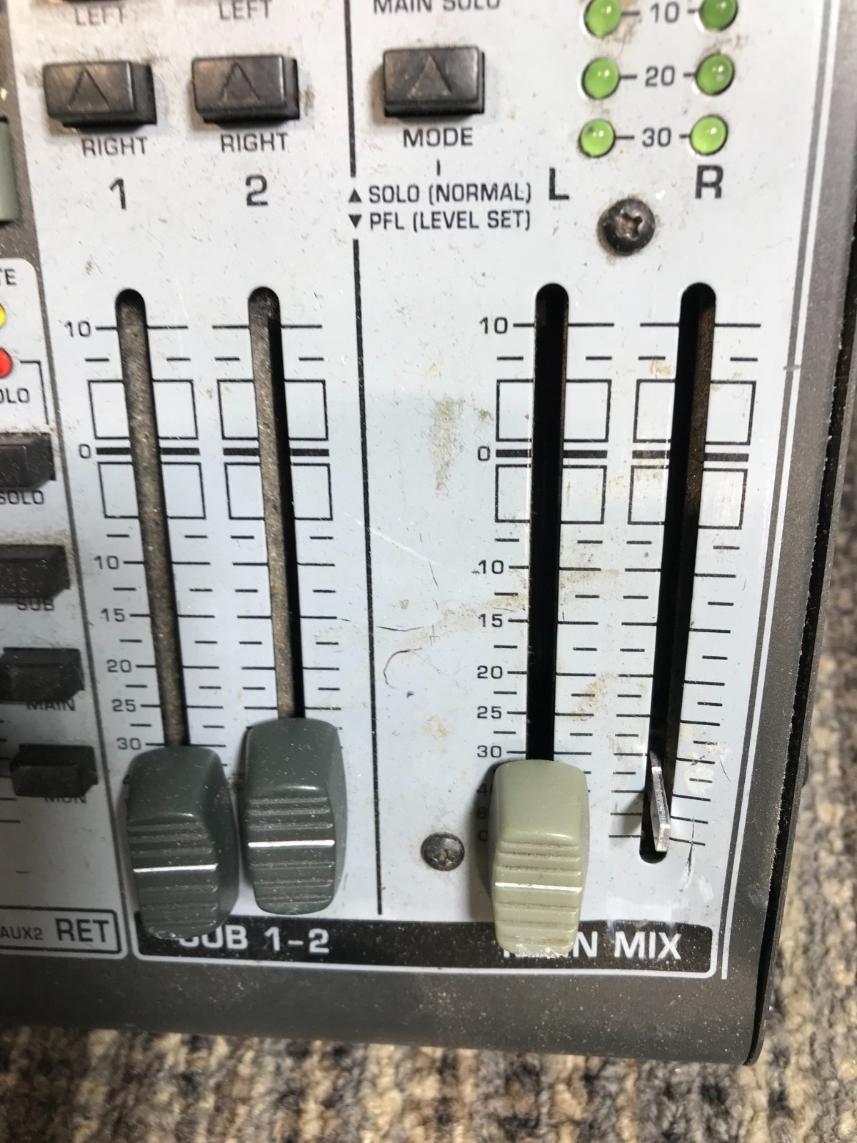 BEHRINGER XENTX 1832 FX 18 INPUT MIXER