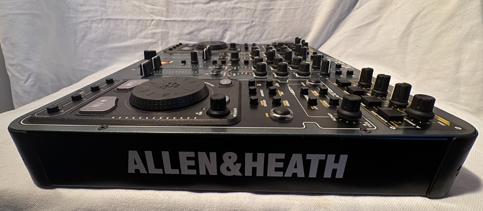 Allen & Heath. Xone DX DJ Controller