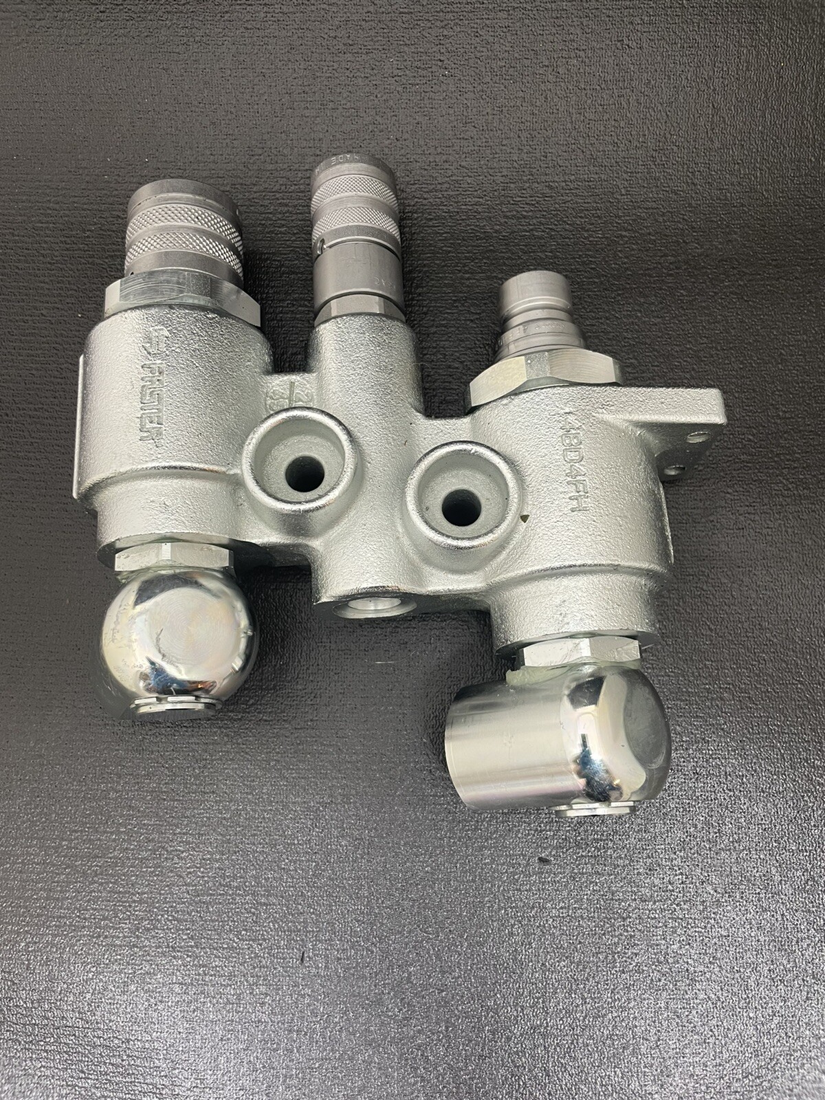 Case # 47447054 / 84259689 Faster 4BD4FH Hydraulic flat face Control Valve