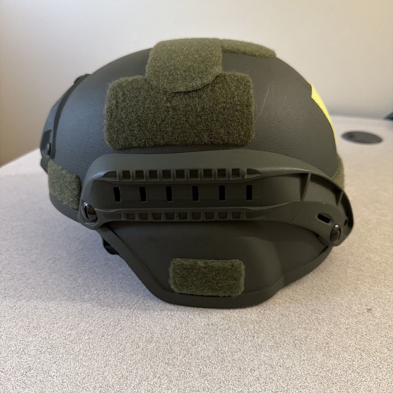 Tactical FAST Helmet - Airsoft/Paintball Tactical Gear - Green - Excellent