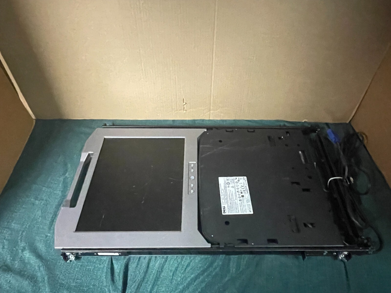 Dell 17Fp 17” 1U Rackmount KVM Console PDJCN