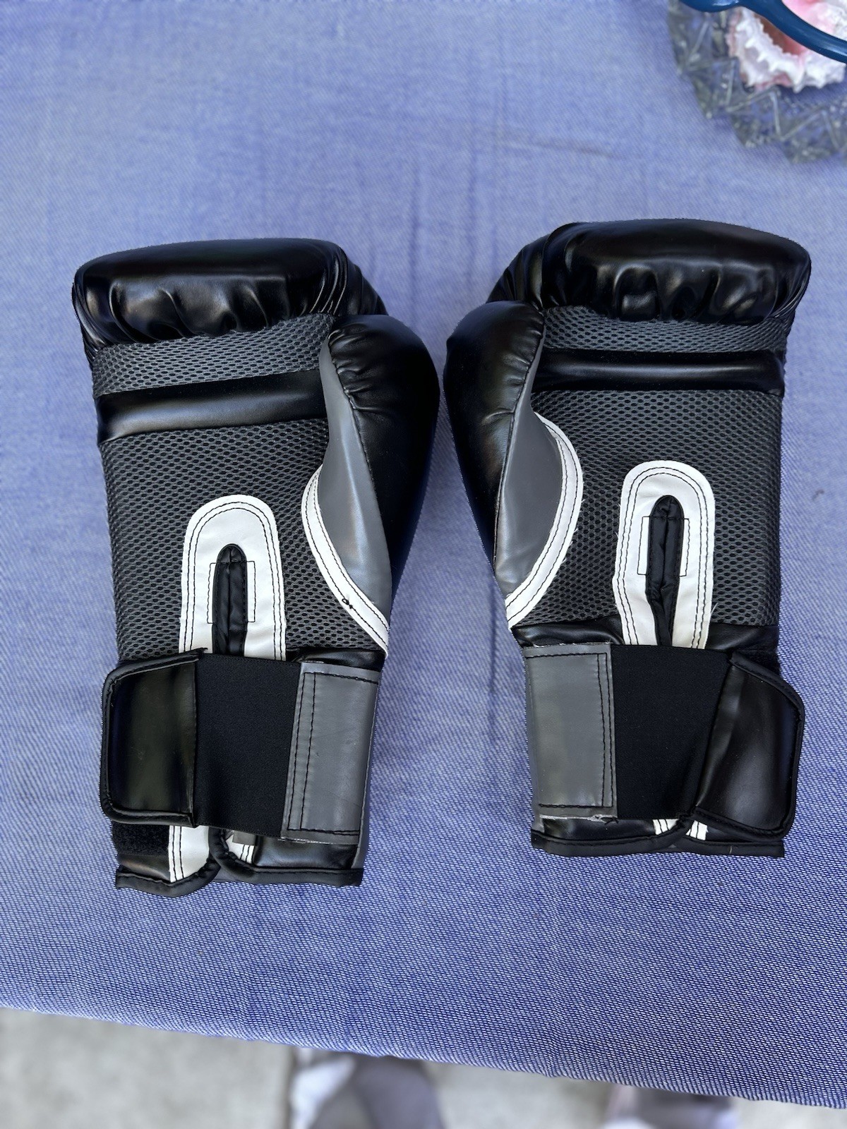 Everlast Training Boxing Gloves Pro Style Elite Evershield 16 Ounces Black Gray