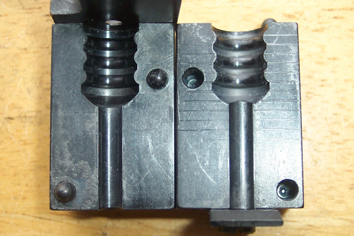 THOMPSON CENTER ARMS 45 CALIBER MAXI-HUNTER HOLLOW POINT T/C MOLD .45 MAXI-BALL