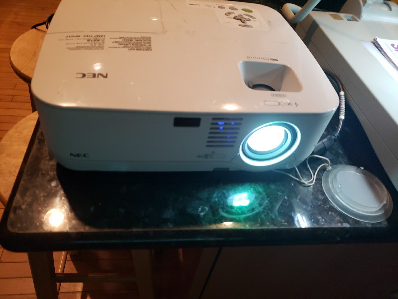 NEC nP400 3LCD Projector with power cord no remote free ship