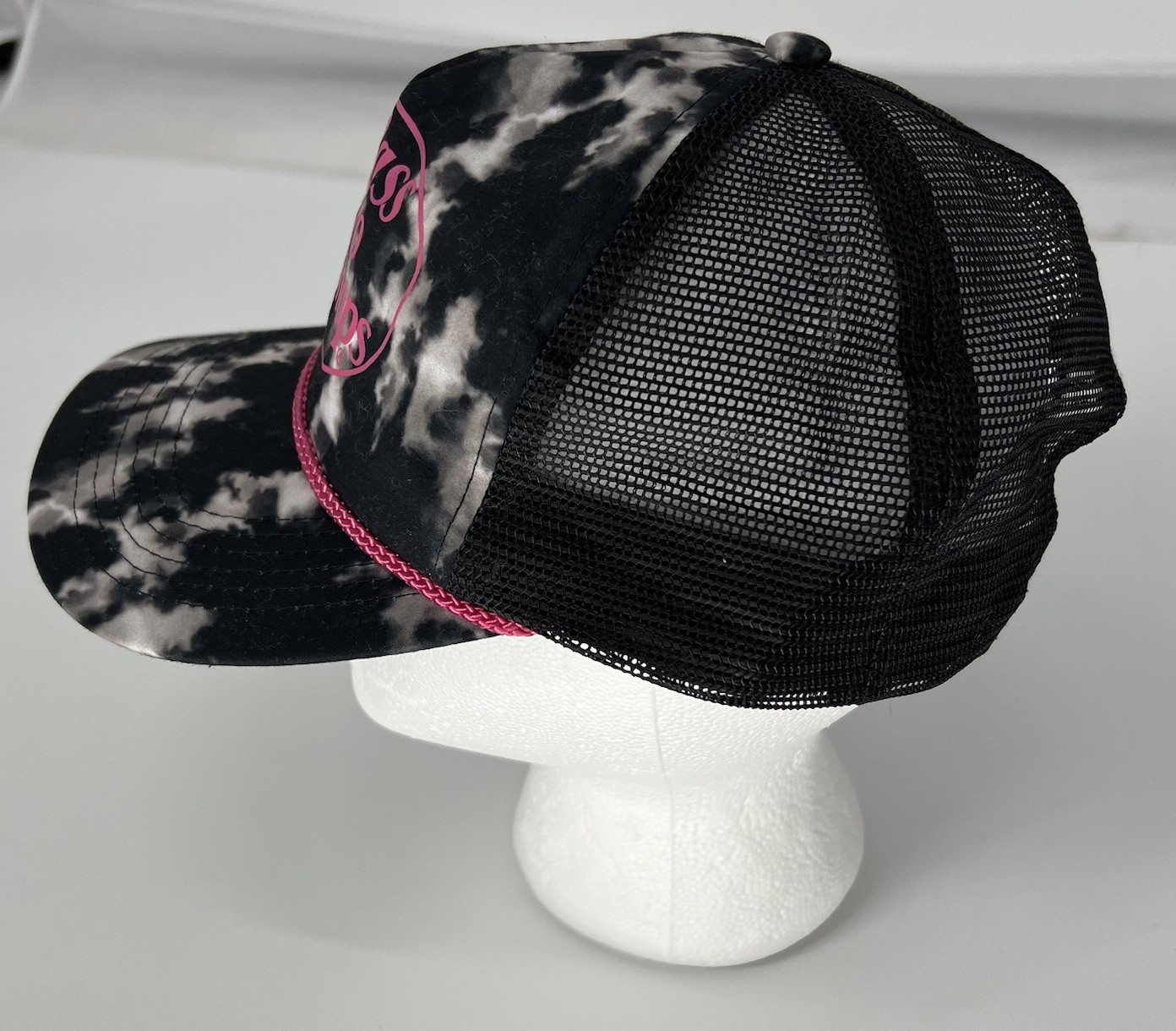 Bass pro women’s snap back hat cap one size Black Pink Cap Mesh