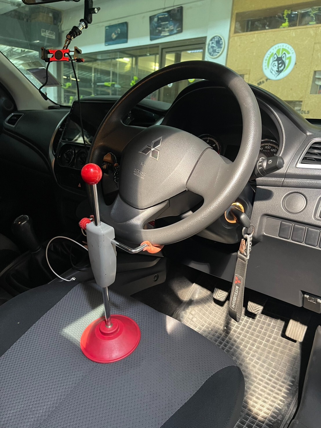 Steering Wheel Holder Stand Tool - Adjustable Alignment tool